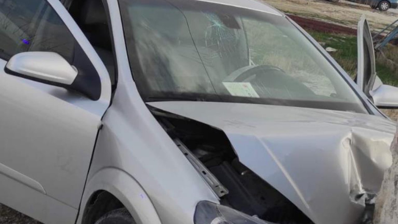 Karapınar’da kontrolden çıkan otomobil duvara saplandı: 4 yaralı