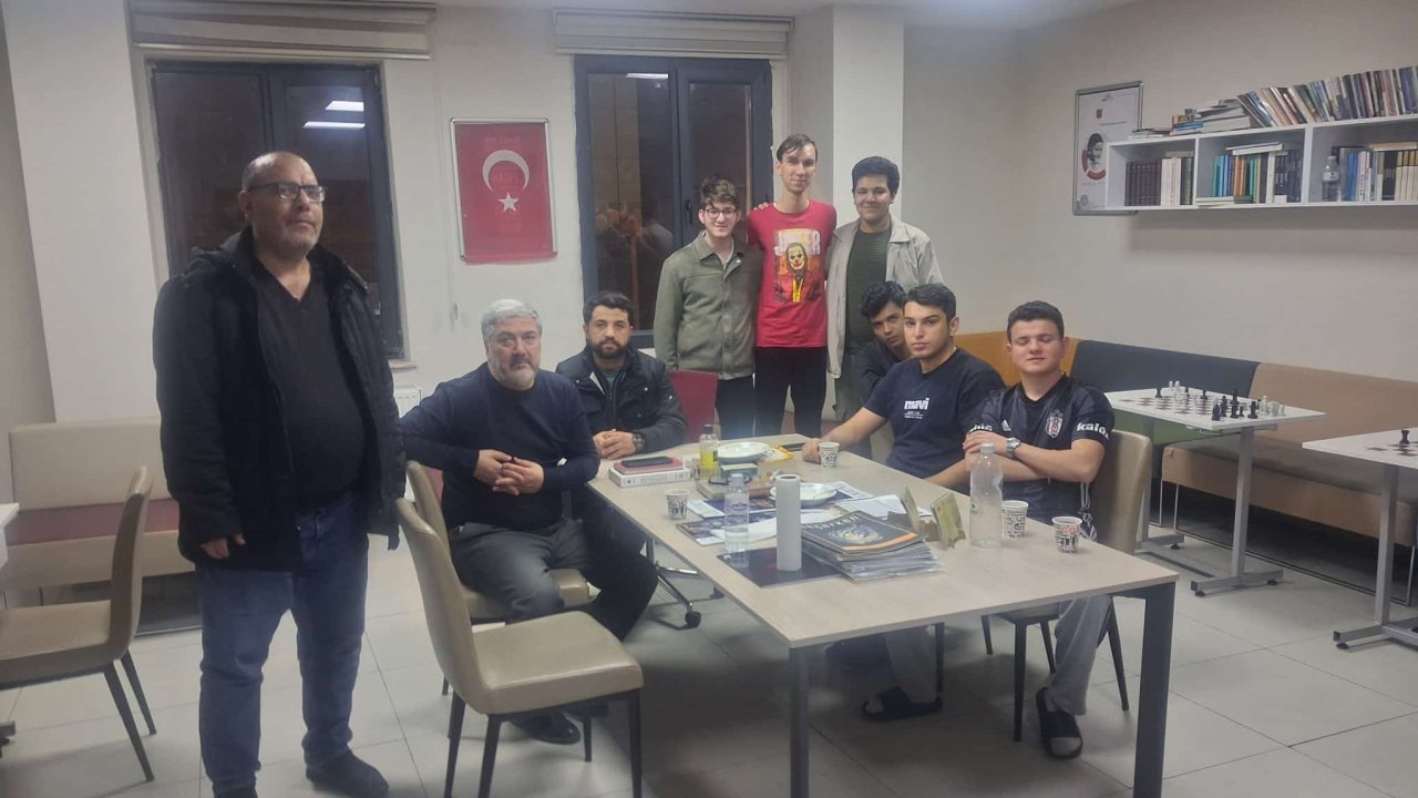 Konya’da KYK Yurdu’nda anlamlı buluşma: Konyalı Öğretmen gençlere bağımlılıkla mücadeleyi anlattı!