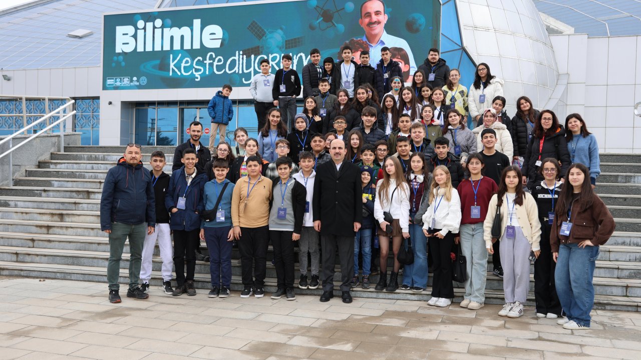 Konya’da 28 ilçeden 14 bin öğrenci bilimle buluşacak! Başkan Altay’dan geleceğe yatırım mesajı!