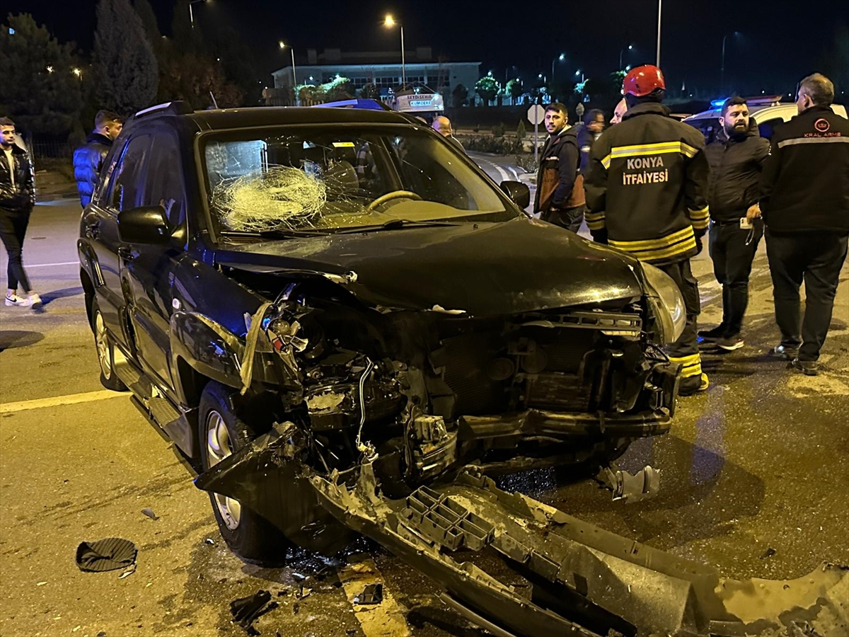 Konya'da cip ile otomobilin çarpıştığı kazada 3 kişi yaralandı