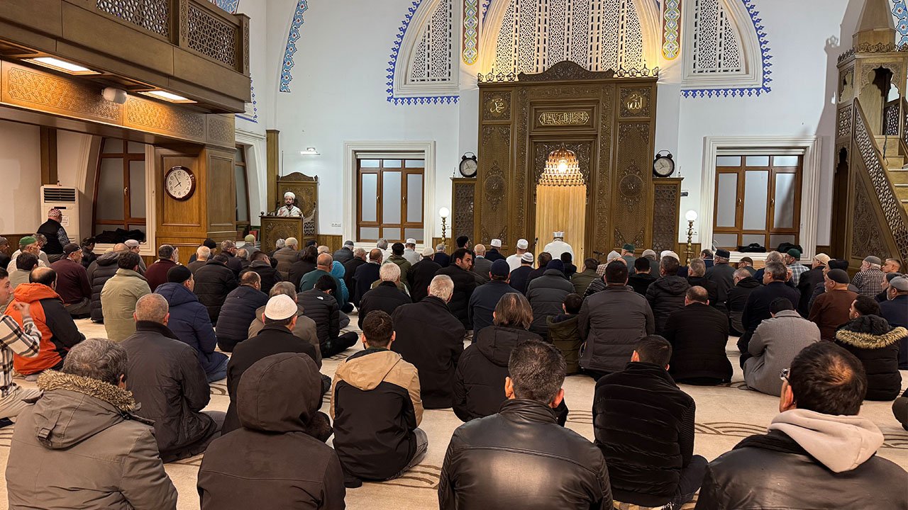 Kulu'da ilk teravih namazı kılındı