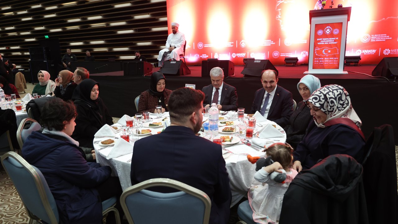 Konya’da duygulandıran buluşma! Şehit aileleri ve gaziler “Büyük Aile Sofrası”nda bir araya geldi