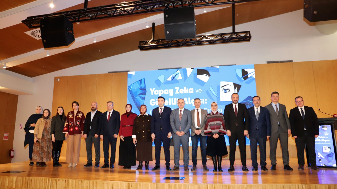 Konya’da NEÜ’den dikkat çeken forum! Yapay zekâ güzellik algısını nasıl değiştiriyor?