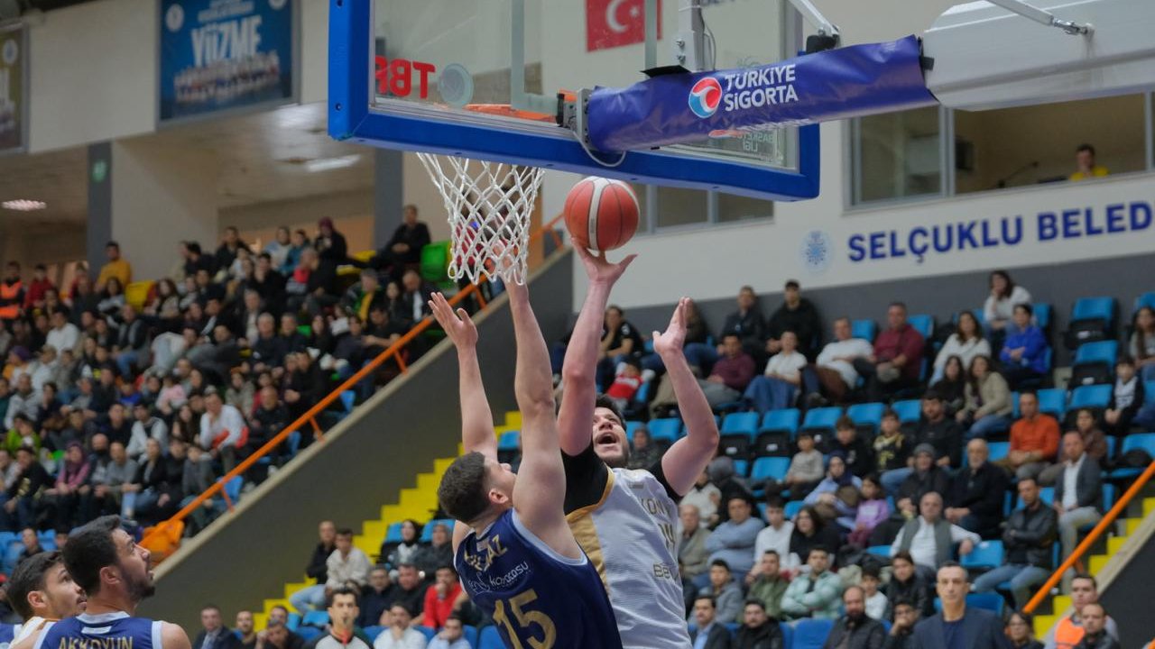Konya Büyükşehir evinde farklı kazandı! Yenilgiyi taraftarı önünde unuttu!