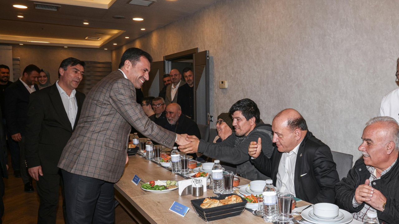 AK Parti Konya İl Başkanlığı’nda Anlamlı İftar; Gönüller Aynı Sofrada Buluştu