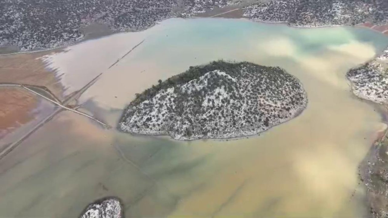 Gören Meke Gölü sandı! Konya’da şaşırtan görüntü!