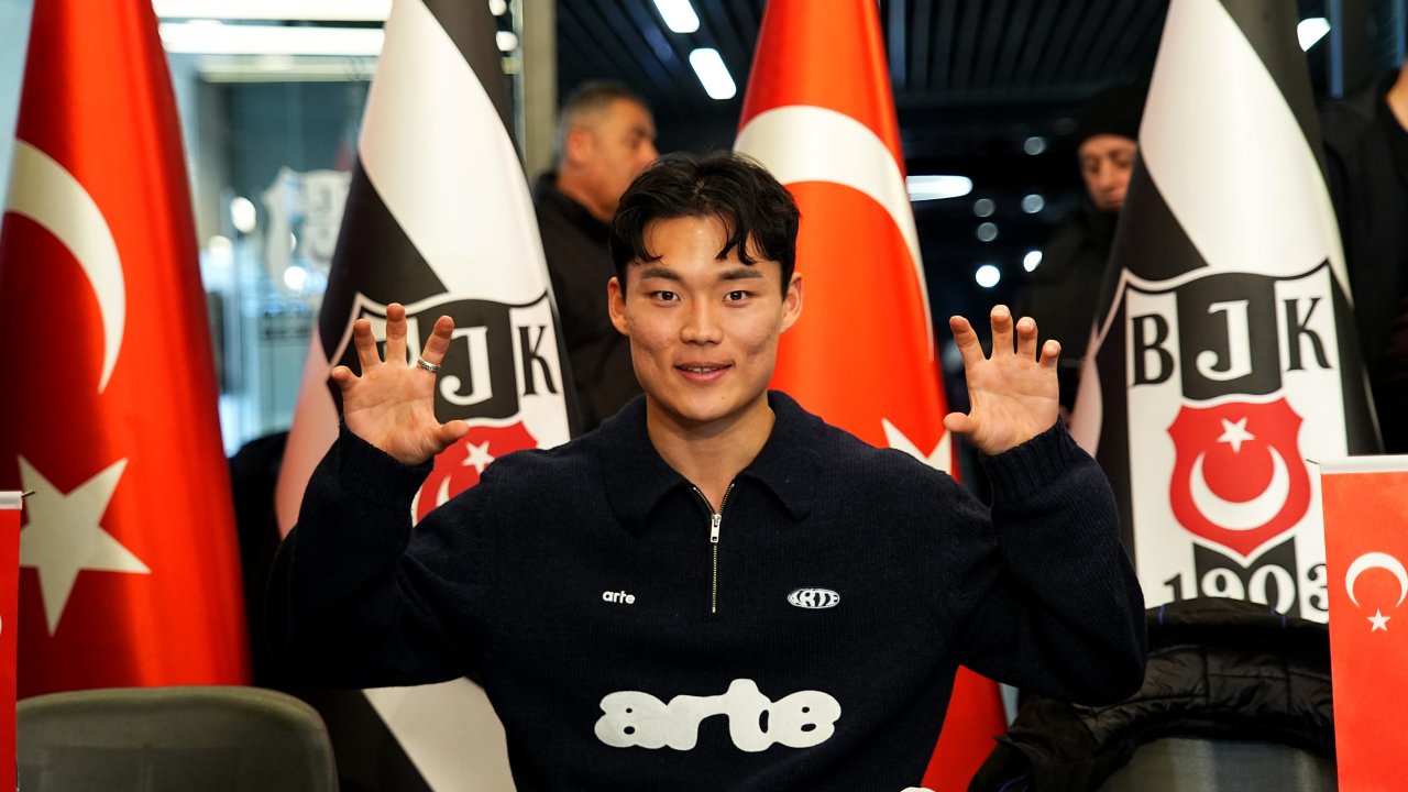 Beşiktaş golcüsü Hyeon-gyu Oh için imza günü düzenledi