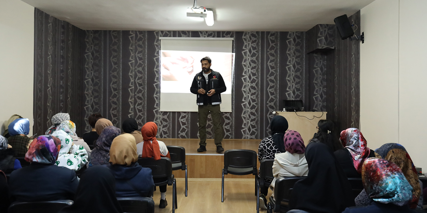 KOMEK ve ASEM Kursiyerlerine Madde Bağımlılığı Eğitimi Veriliyor