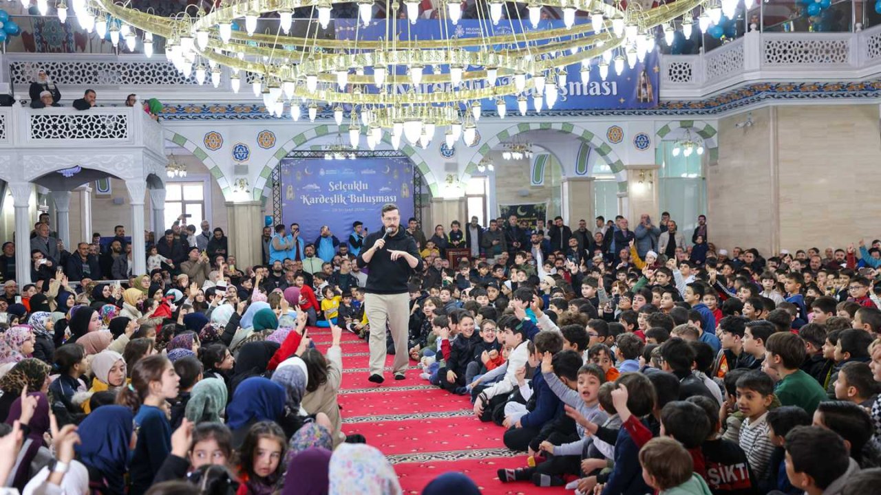 Selçuklu Belediyesi’nden çocuklara özel kardeşlik buluşması! Sertaç Abi yoğun ilgi gördü!