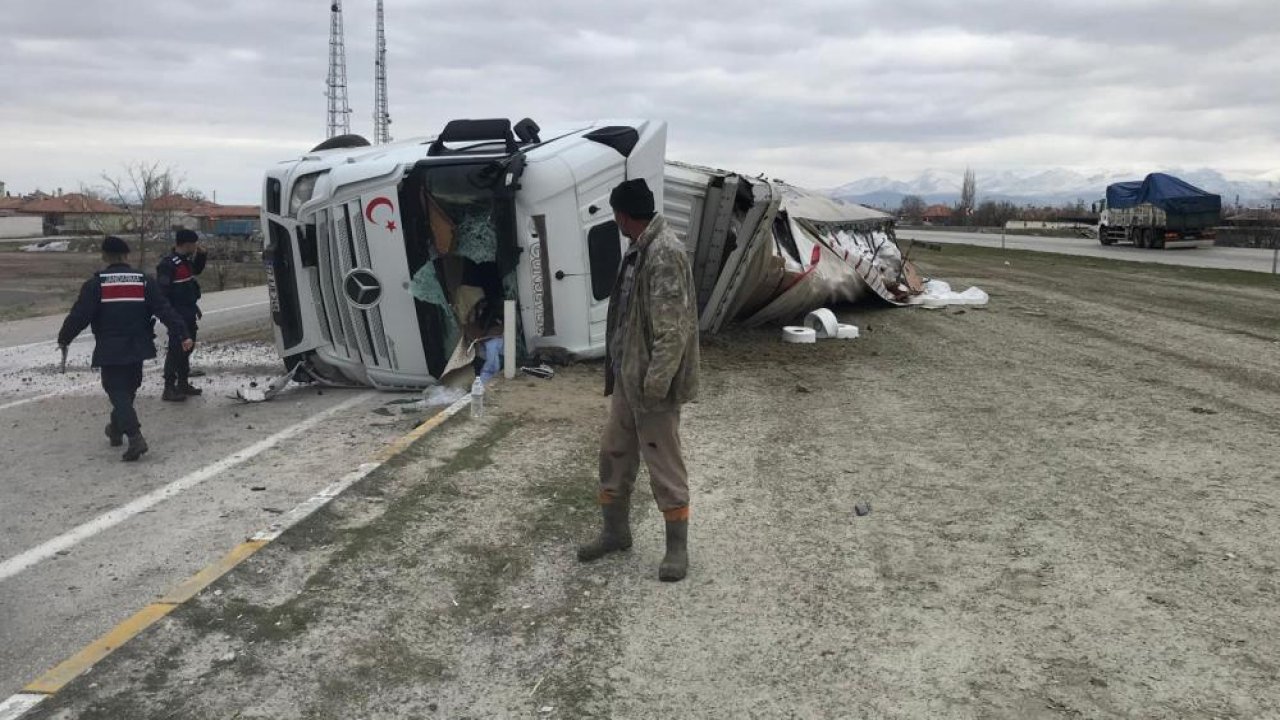 Konya’da iplik yüklü tır devrildi! Ereğli’de kaza: Sürücü yaralandı