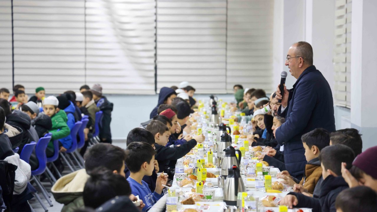 Başkan Kavuş, Hafızlık Yolcularıyla Sahur Sofrasında Buluştu