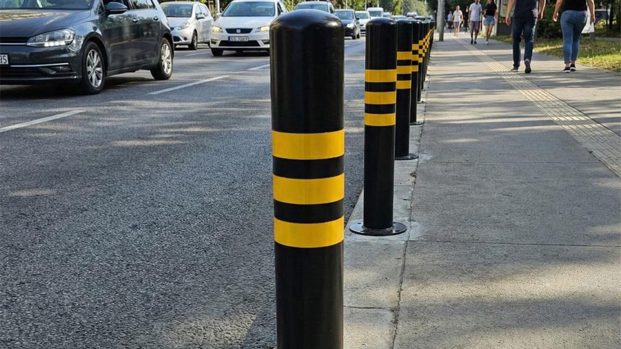 Konya’da kaldırım işgaline demir duba engeli