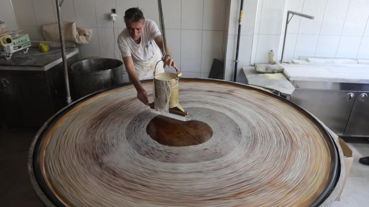 Konya’da 45 yıllık bakır ocakta Ramazan mesaisi: Katkısız tel kadayıf 180 TL’ye kapış kapış!