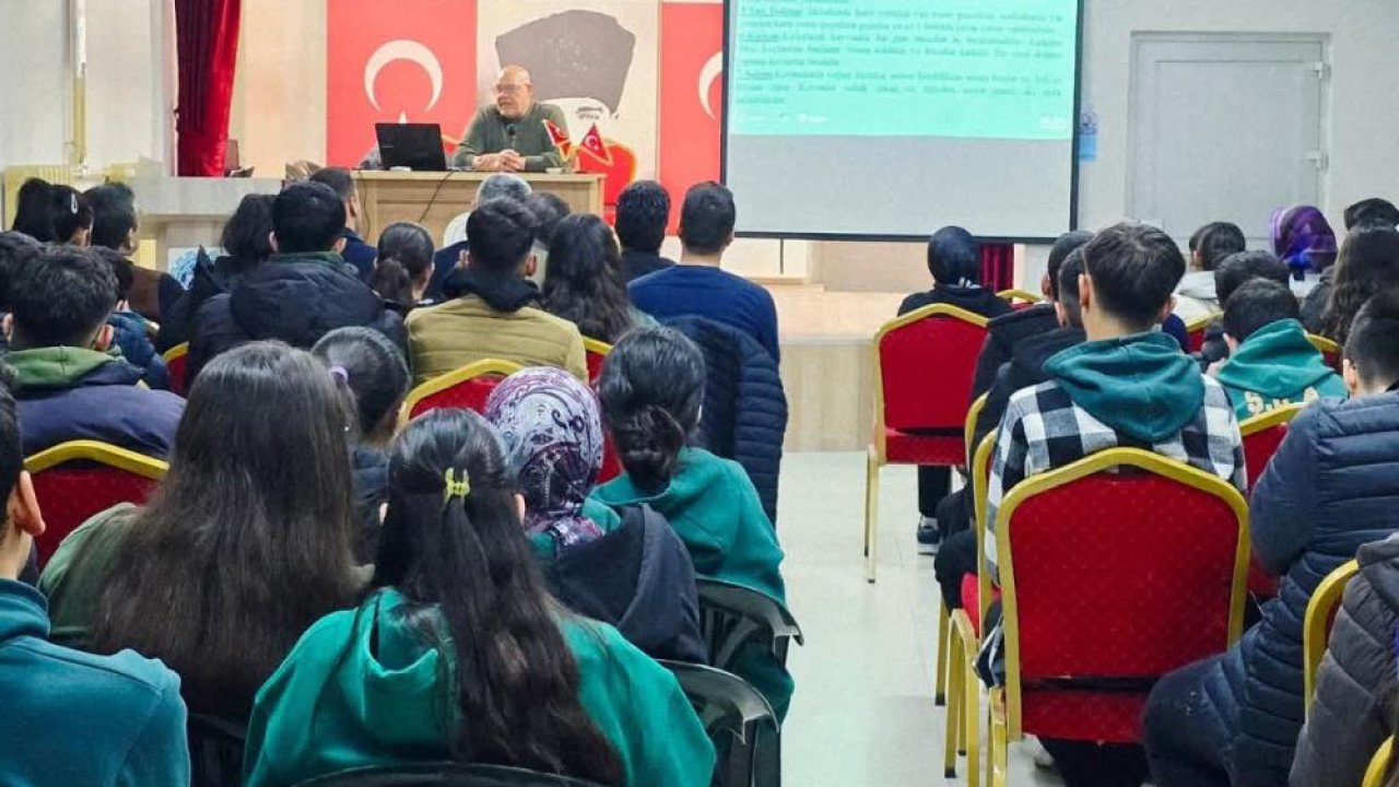 Konya’da lise öğrencileri bilimin sırlarını Dr. Vahdettin Sarıyel ile keşfetti