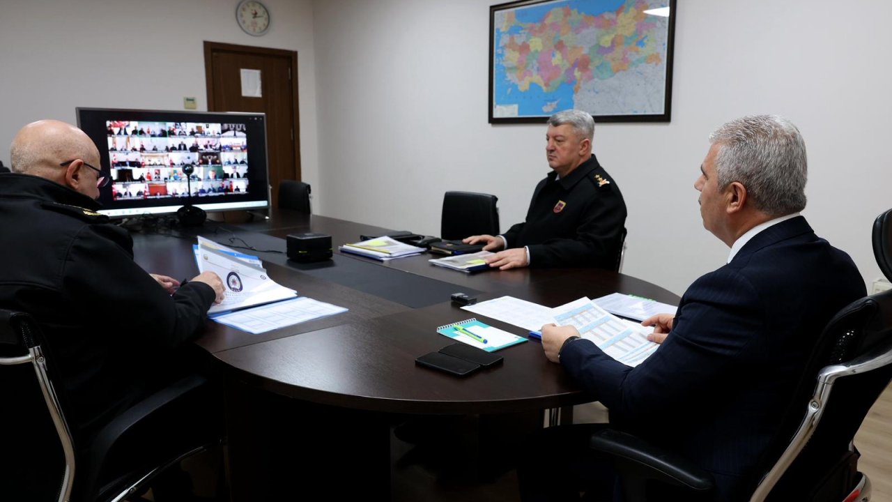 Konya’da kritik güvenlik zirvesi! Vali Akın Kaymakamlarla toplandı!