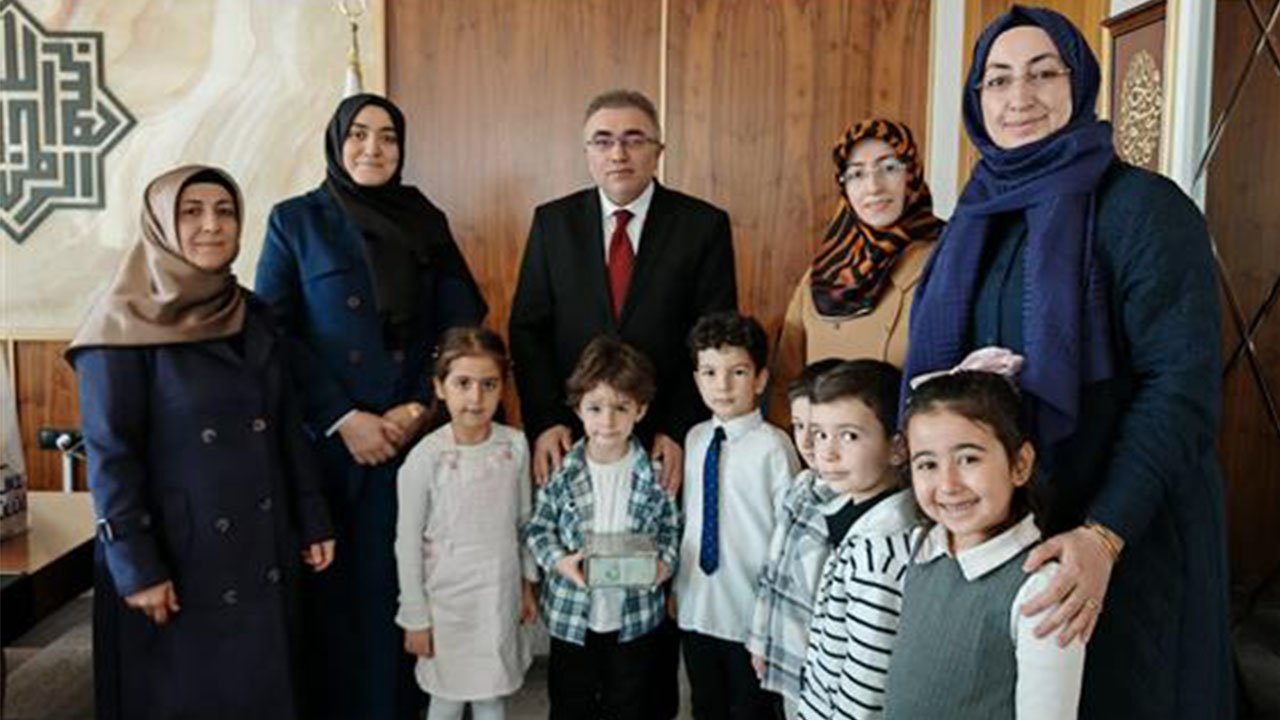 4-6 yaş miniklerinden Filistin’e yürek ısıtan destek! Anlamlı bağış duygulandırdı!