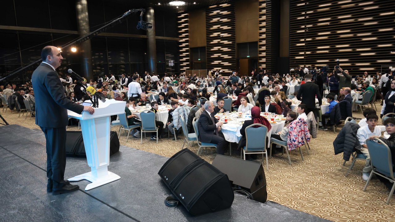 Konya’da Dünya Yetimler Günü’nde duygu dolu iftar: Başkan Altay’dan yetim çocuklara “Konya Sizin Eviniz” mesajı!