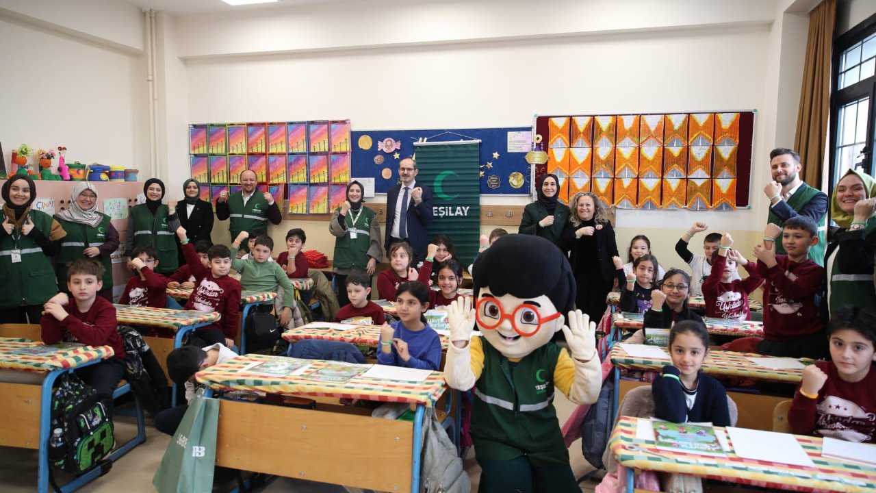 Yeşilay'ın 106. kuruluş yıldönümünde ilk ders zili bağımsız bir gelecek için çaldı