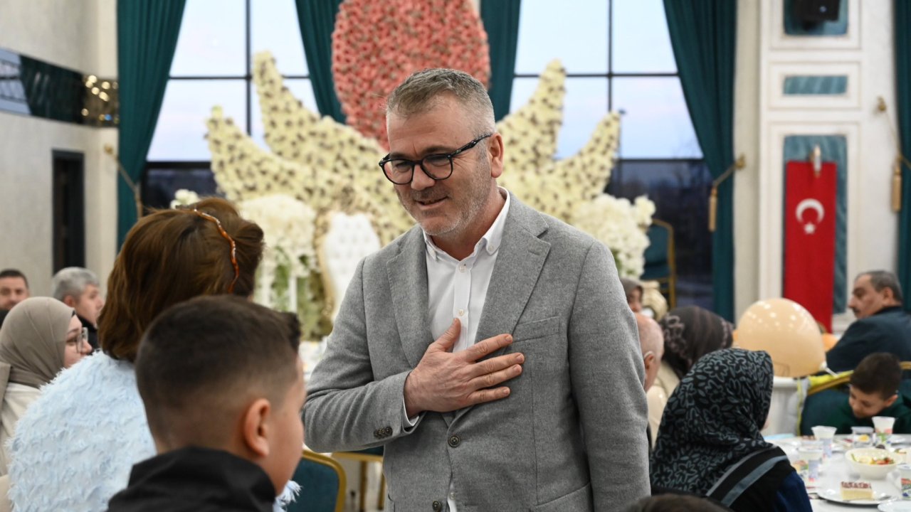 Başkan Ustaoğlu öksüz ve yetim çocuklarla iftar sofrasında buluştu