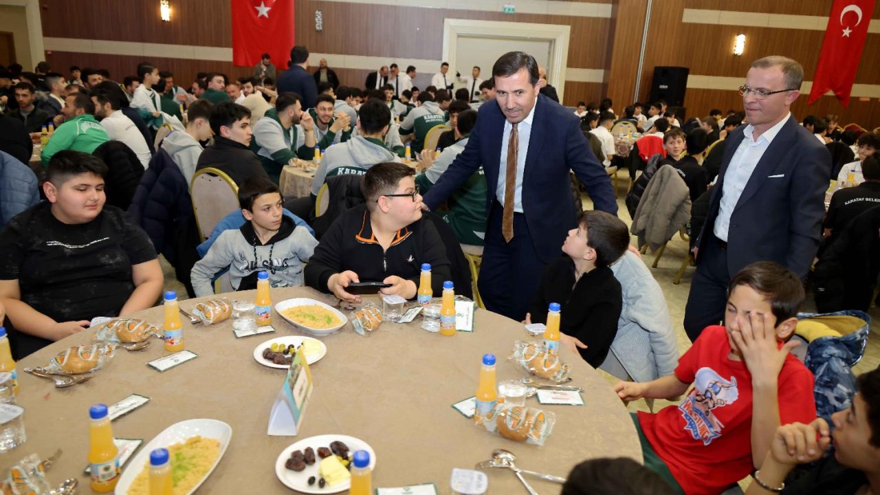 Başkan Kılca Keçeciler’de vatandaşlarla buluştu: Teravih sonrası ramazan sohbeti!