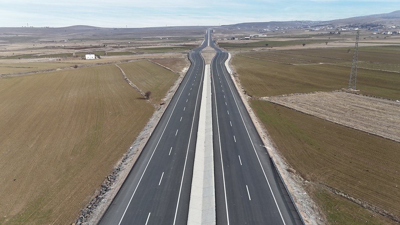 Sürücüler dikkat! Türkiye genelinde kritik yol çalışmaları: Bu güzergâhlarda trafik kontrollü sağlanıyor