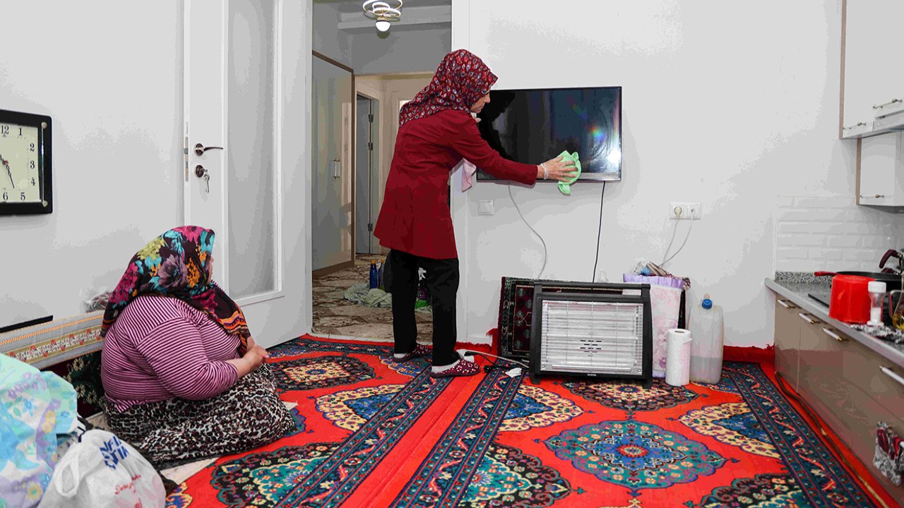 Bayram öncesi büyük dokunuş! Meram’da yalnız yaşayan yaşlıların evleri baştan sona yenileniyor