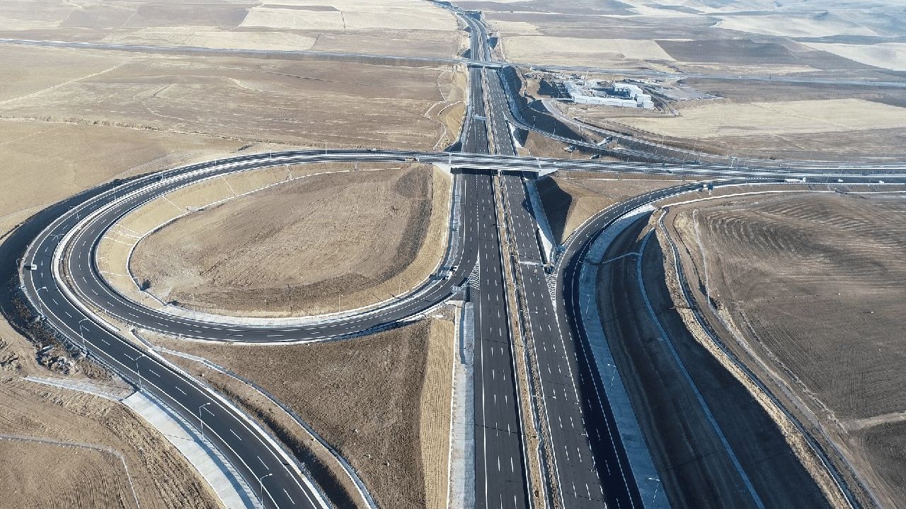 Sürücülere kritik uyarı: Türkiye genelinde yol çalışmaları trafiği etkiliyor!