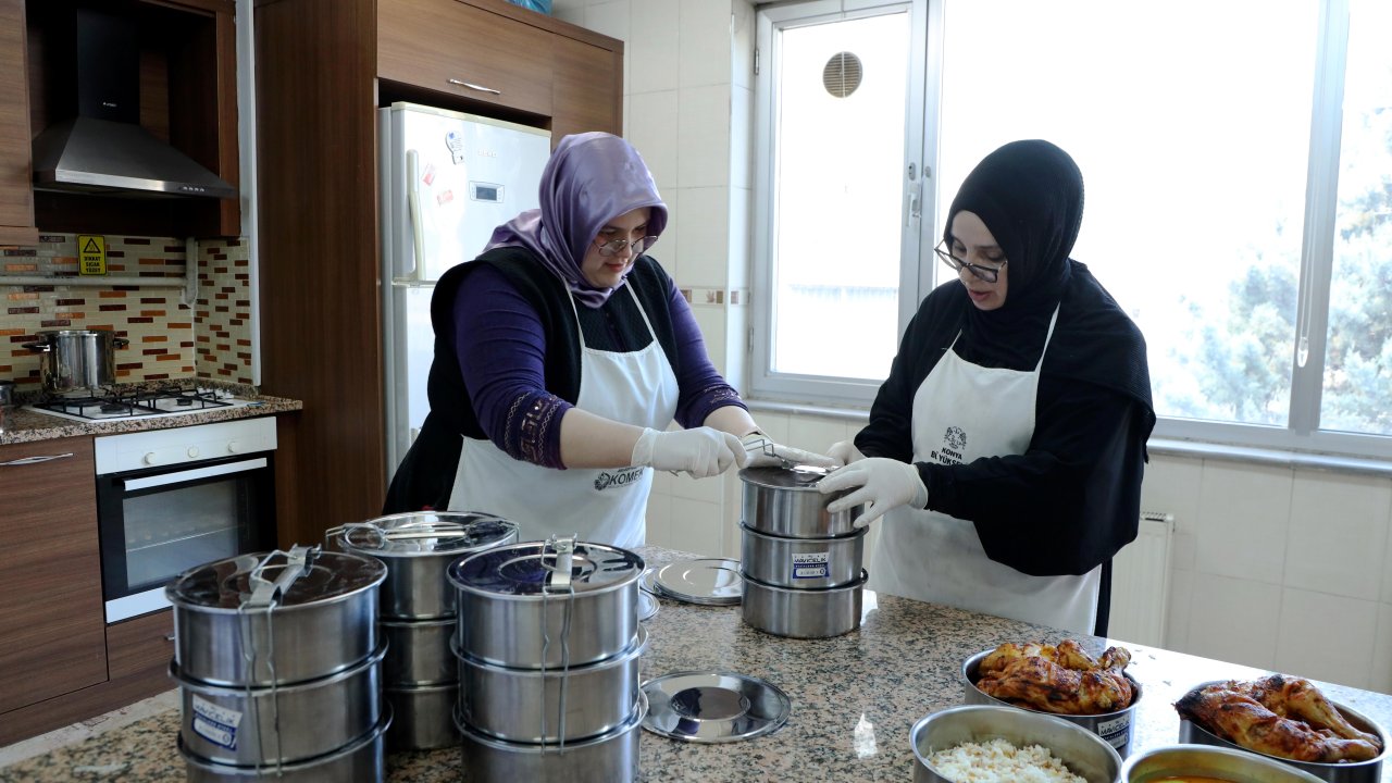 KOMEK kursiyerlerinden Ramazan’da anlamlı dokunuş! Dayanışma seferberliği gönülleri ısıttı!