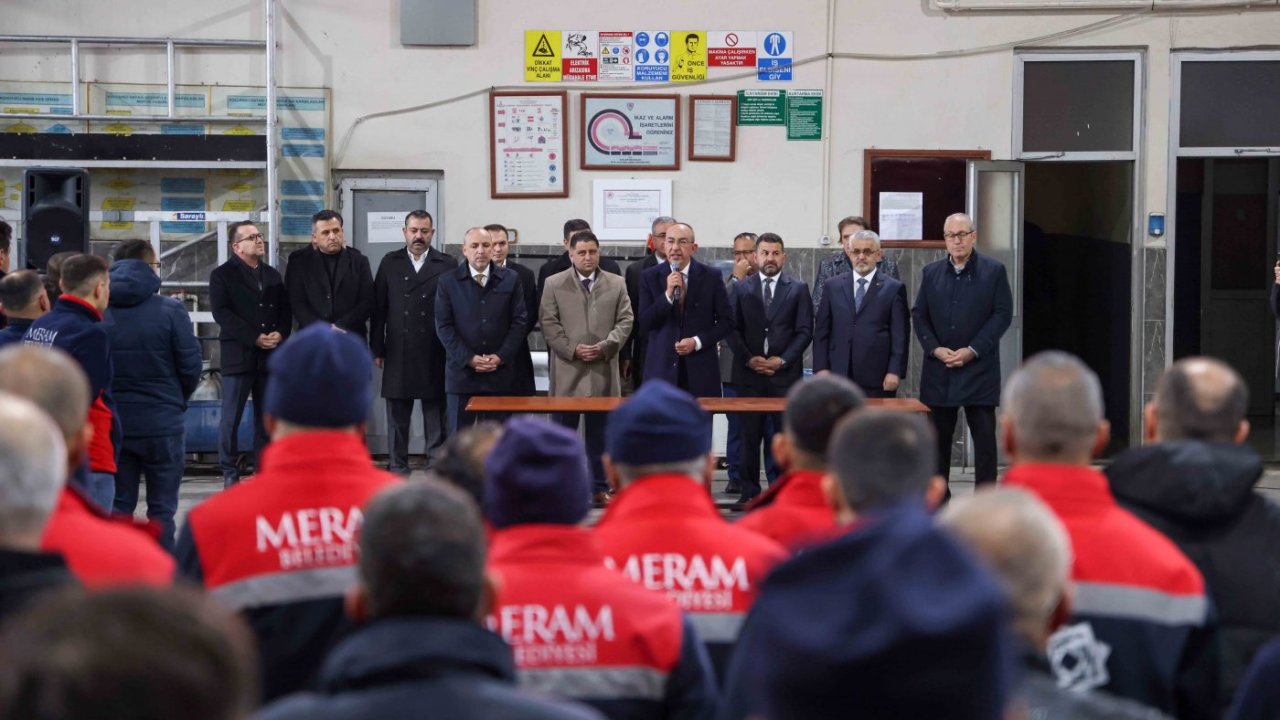 Mustafa Kavuş personelle bayramlaştı: Bayram mesaisi yapanlara özel mesaj!