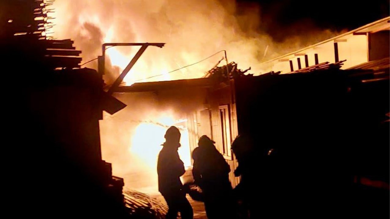 İşçi lojmanında korkutan yangın