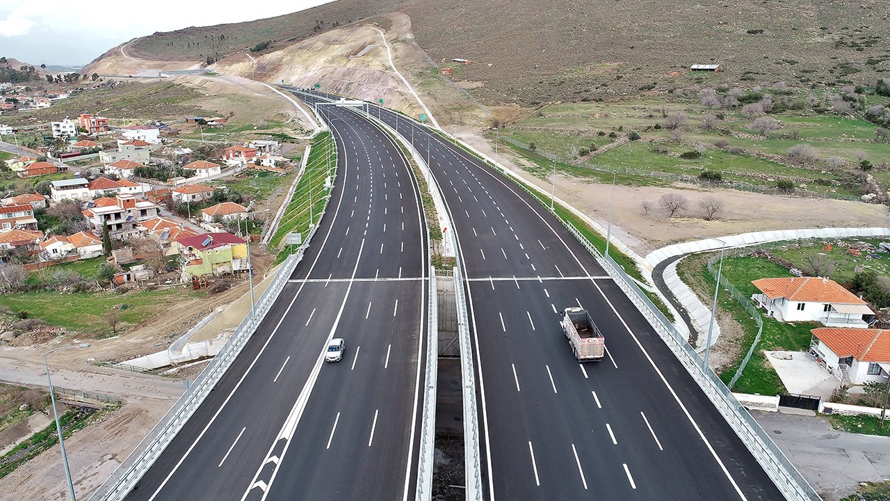 Sürücüler dikkat! Türkiye genelinde yol çalışmaları trafiği etkiliyor