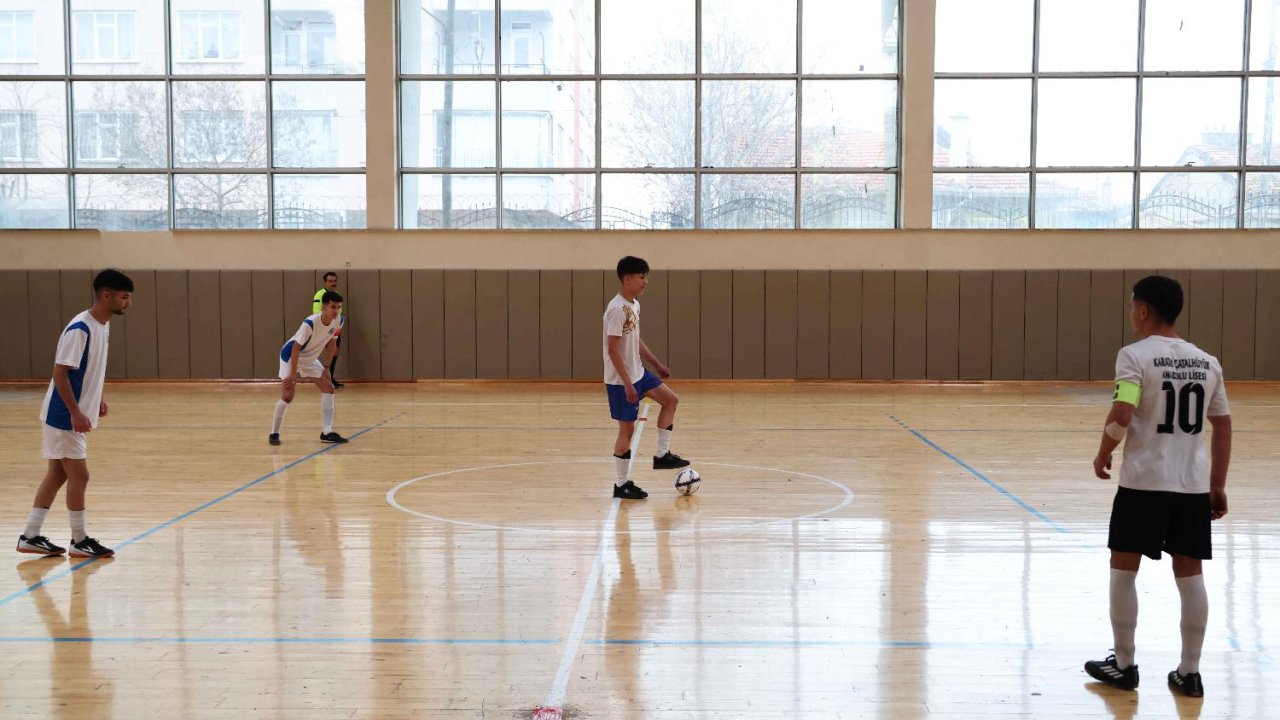 Karatay’da gençleri buluşturan turnuva başladı! Dostluk sahada pekişiyor!