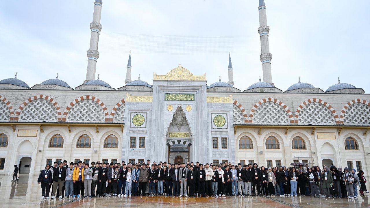 Başkan Uğur İbrahim Altay duyurdu: 25 bin 920 öğrenci daha İstanbul yolcusu! Genç Seyyah heyecanı başladı!