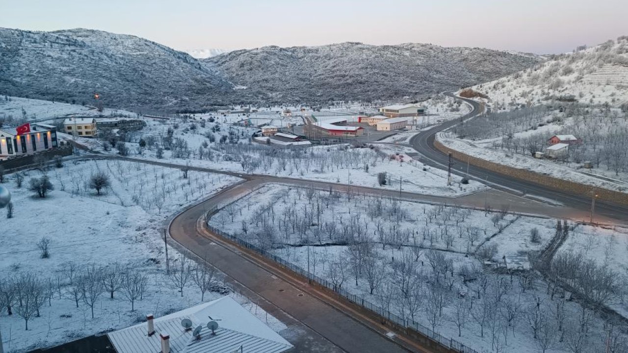 Konya’da bahar sürprizi! Hadim ilçesi bir anda beyaza büründü!