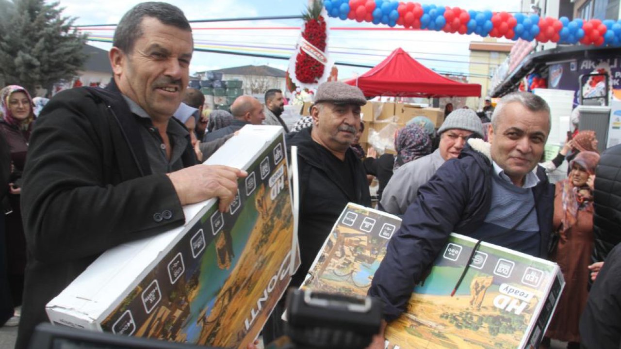 Konya’da ucuz televizyon çılgınlığı: Market önünde izdiham!