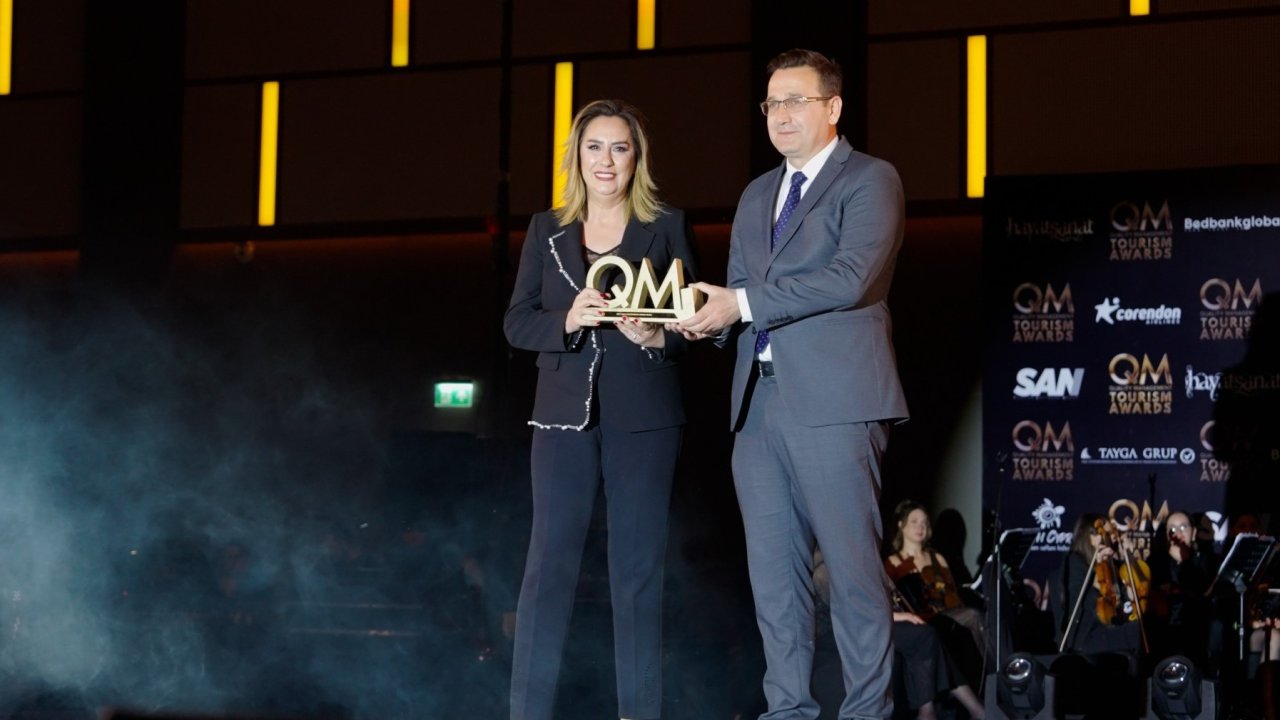 Konyalı Bera'ya da bu yakışırdı! Türkiye’nin En İyi Muhafazakâr Aile Oteli Ödülü Bera Alanya'nın