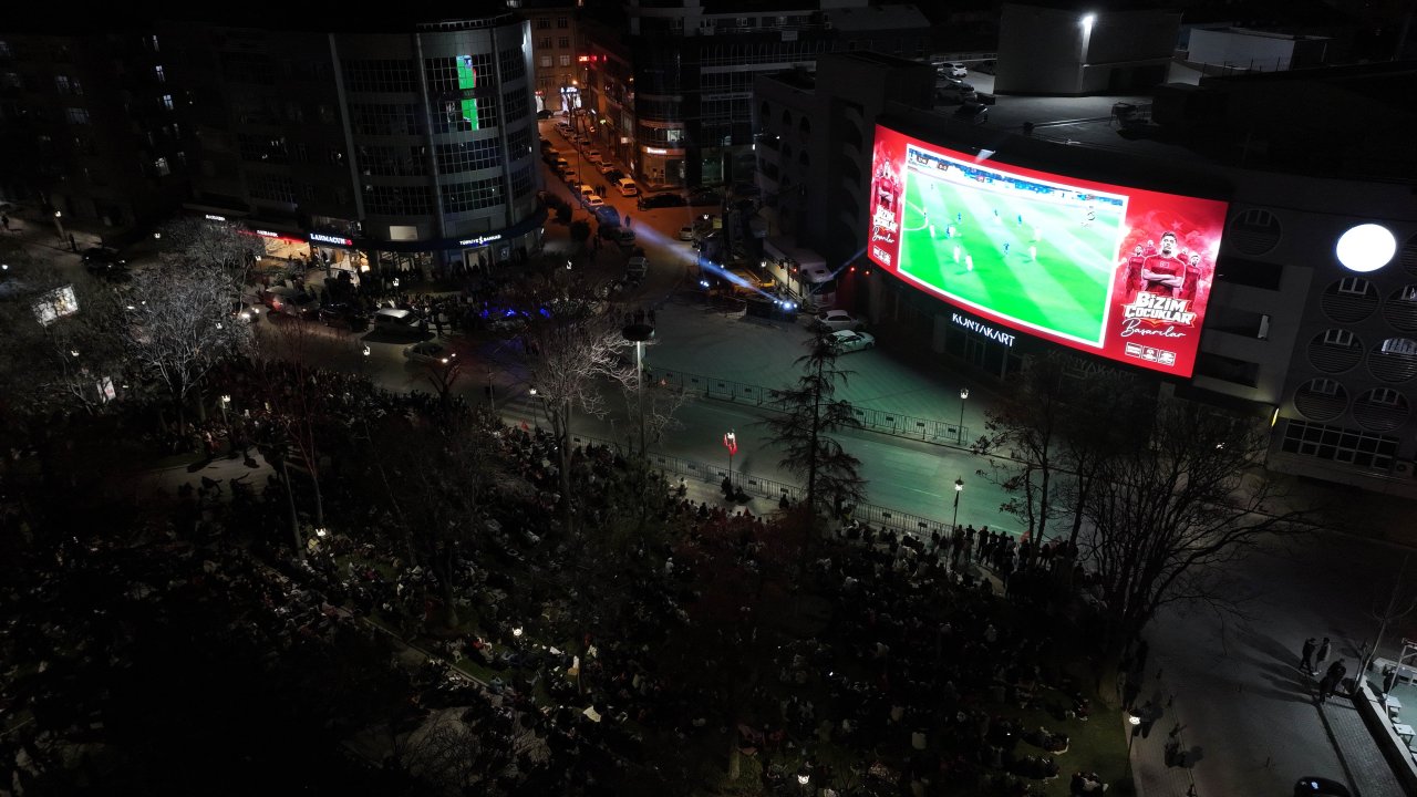Konyalılar Milli Coşkuyu Dev Ekrandan Takip Etti