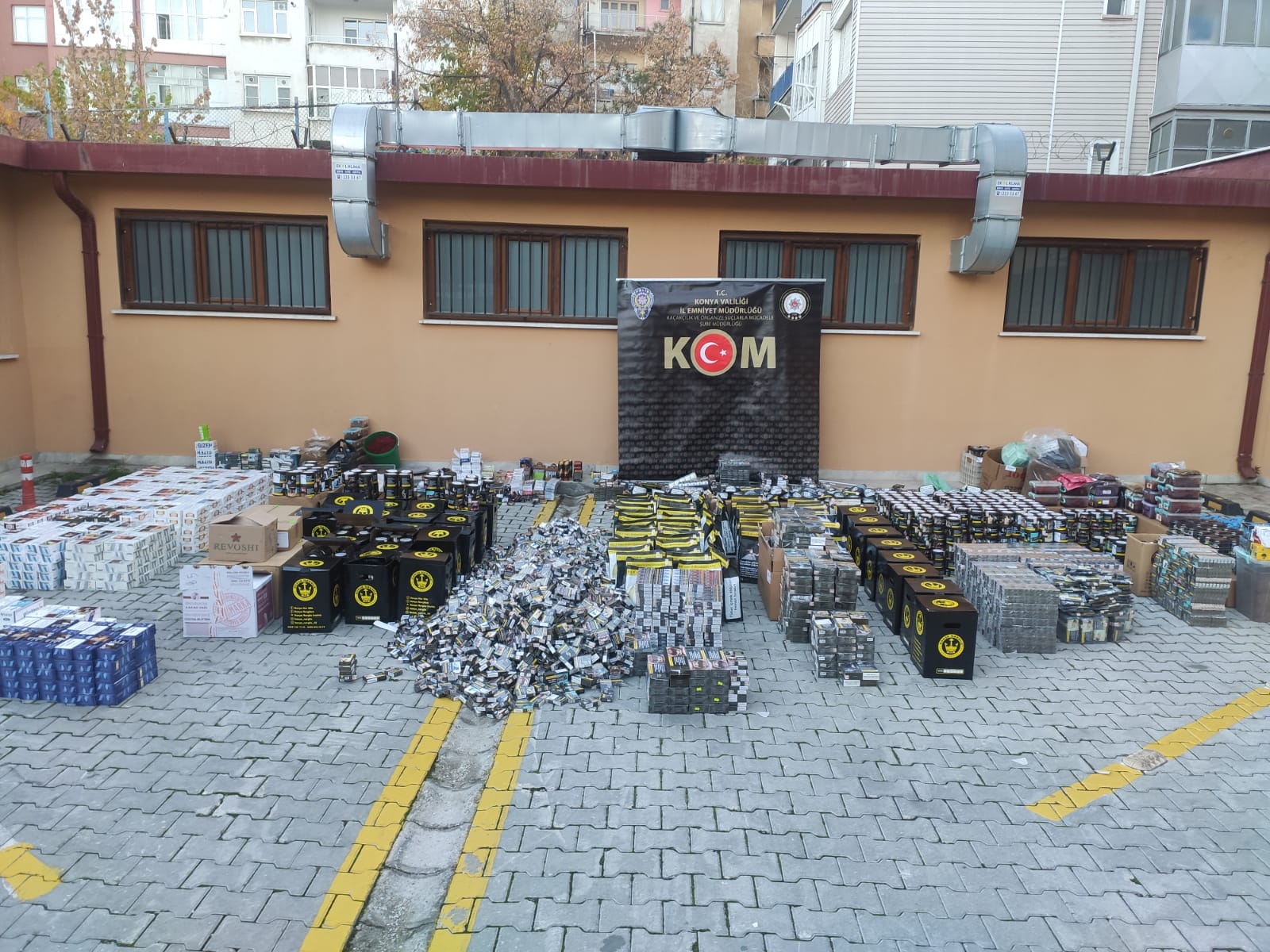 Konya Emniyetinden Okul Çevrelerindeki İşyerlerine Denetim