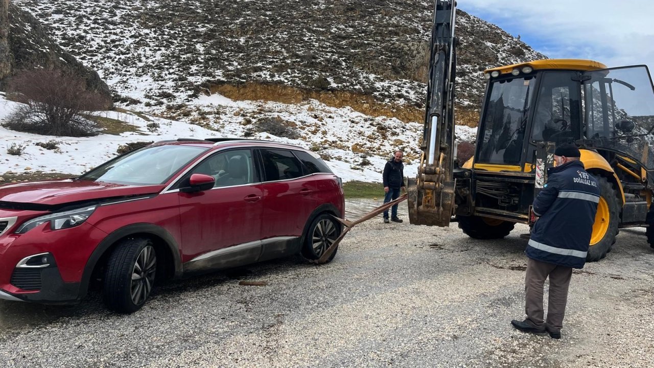 Konya’da yayla yolu göle döndü! Mahsur kalan aile son anda kurtarıldı!