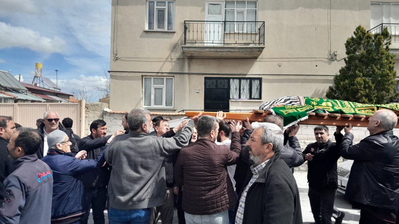 Konya'da minik yavruya yürek yakan veda! 6 yaşındaki çocuk son yolculuğuna uğurlandı