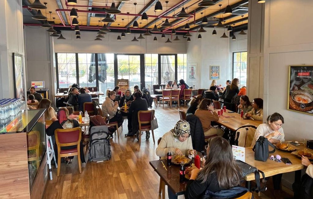 Konyalı Ünlü Burgerci Öğretmen Müşterilerinden Ücret Almadı