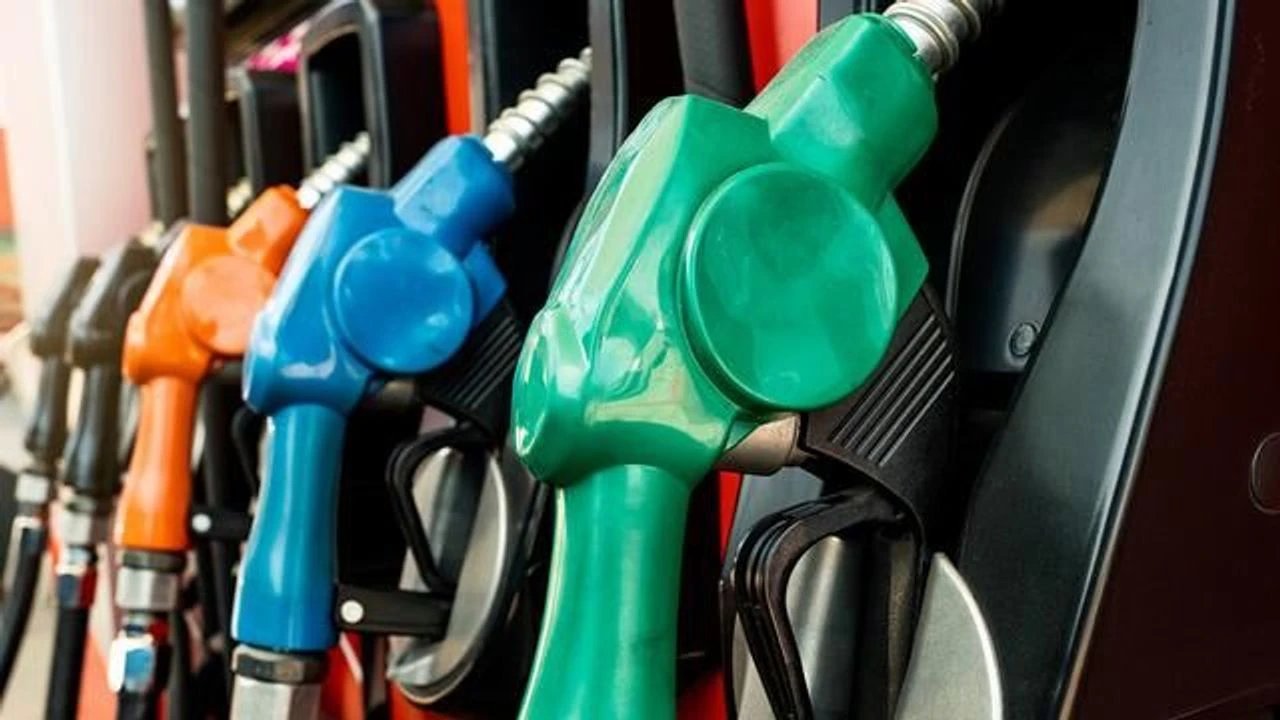 Petrolde sert düşüş! Benzin ve motorinde rekor indirim kapıda mı?
