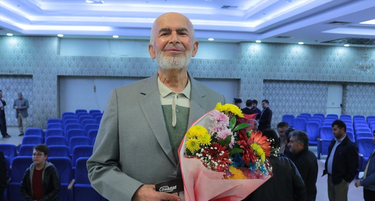 Emekli Öğretmene Devletin Farklı Kademelerinde Çalışan Öğrencilerinden Sürpriz Kutlama