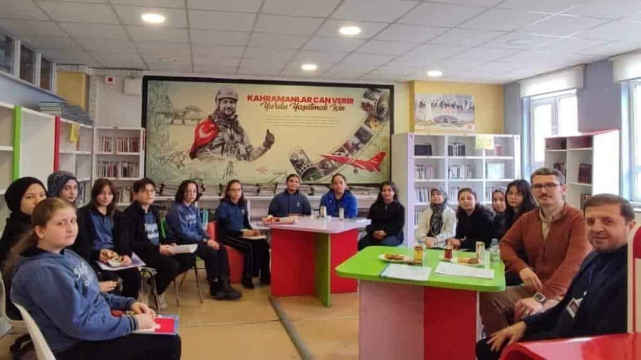 Konya’da Anadolu Mektebi rüzgârı: Öğrenciler okuyor, fikirler sahneye taşınıyor!