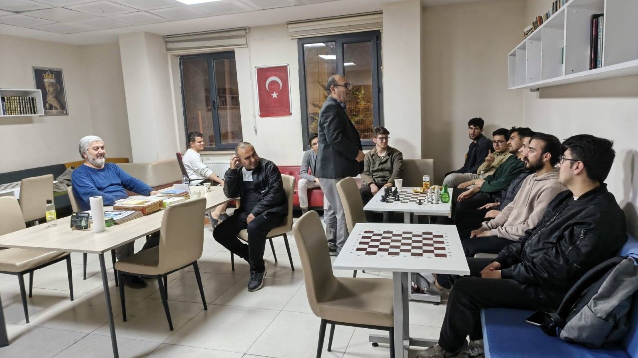 Konya’da Lütfi Şahin’den gençlere ilham: “Kitap Okumak Zekâyı Geliştiriyor!”