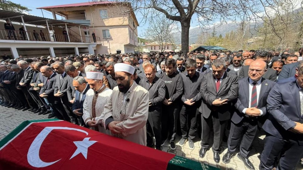 Saldırıda öğrencilerine siper olmuştu! Ayla öğretmen son yolculuğuna gözyaşlarıyla uğurlandı