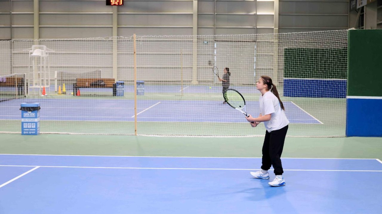 Konya’da raketler hazır! İl birinciliği tenis turnuvası için geri sayım başladı!