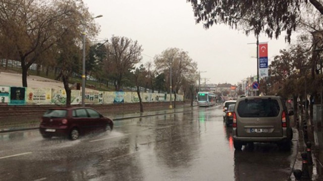 Konya’ya hafta sonu gök gürültülü sağanak geliyor, sıcaklıklar düşecek
