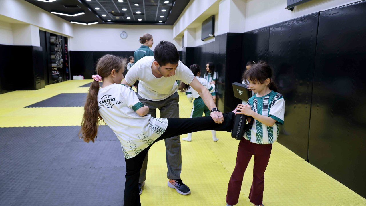 Karatay’da sporla gelecek inşa ediliyor! Kış Spor Okulları yoğun ilgi görüyor!