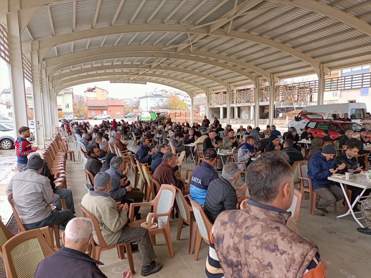 Hüyük'te sağanak altında şükür duası yapıldı